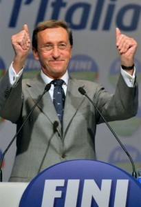 Fini pide Berlusconi dimita