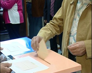 votando elecciones 07