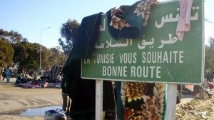 cartel bienvenida frontera Tunez Libia